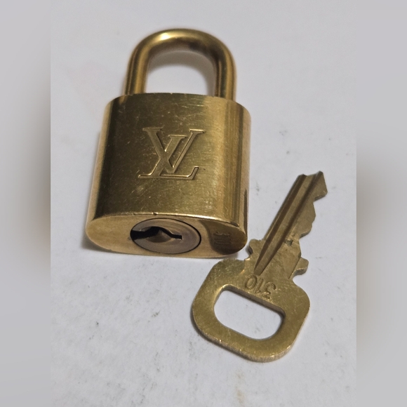 Louis vuitton Lock and key 300's Series - Picture 13 of 16